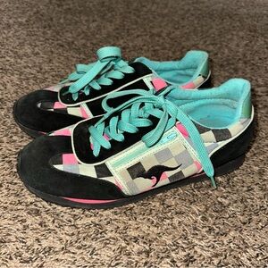 kangaROOS Sneakers please see pics for condition some discoloring shown